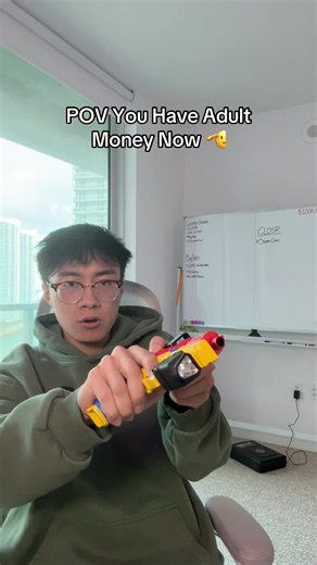 1:1 Scale Glock 17 Toy Blaster - Fun & Safe!