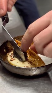 Si la finesse était une entrée, elle se nommerait : Consommé anobli à la Alain Chapel, et son blinis croustillant au caviar et crème double... *** If finesse were a starter, it would be called Consommé anobli à la Alain Chapel, with its crispy blinis with caviar and double cream... @yannickalleno #cuisinegastronomique #restaurantgastronomique #allenoparis #michelinstar #troisetoiles #caviar #alainchapel #hommage 🎥 @culinary_agency | Alléno Paris au Pavillon Ledoyen