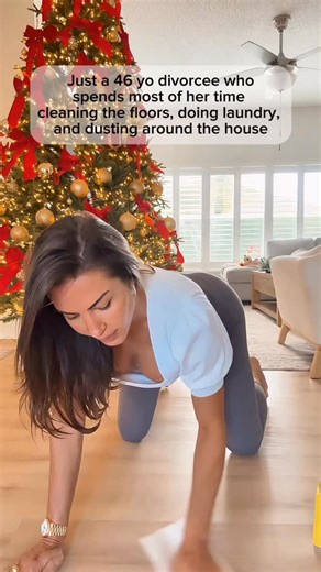 Fernanda Agnes on Instagram: "Could you make this divorcee’s cleaning routine less lonely? 😉 Ready for passion? Tap below 👇 @fernandadiaries"
