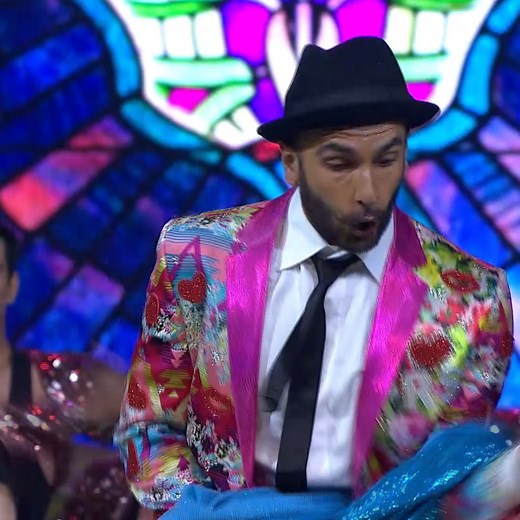 5.4M views · 148K reactions | Ranveer Singh Ne IIfa Stage Par Kiya Saree Pehen Kar Jabardast Dance.. #Ranveersingh #bollywood #IIFA #IIFAAwards #virals | IIFA Awards | Facebook