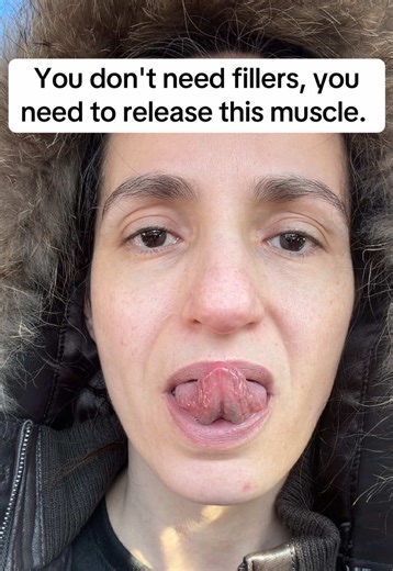 Natural Botox alternative for a SAGGING JAWLINE & NECK LIFT ✨ Stop ignoring the platysma muscle! 🔓 If you want to age well without needles, you have to train the structure of your face. This Lion Pose technique releases deep jaw tension and naturally tones the lower face to reduce sagging. 🌿 No fillers, no Botox—just consistent FACE YOGA. ✨ Follow for more aging well tips #nobotox #selfcaretiktok #agingwell