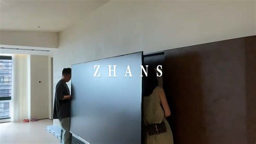 海信影院级电视HDR臻彩引擎支持，沉浸画质如临其境。观影体验大幅提升，明暗细节清晰可见，色彩真实自然。在家也能享受影院级视觉盛宴，追剧观影更尽兴。