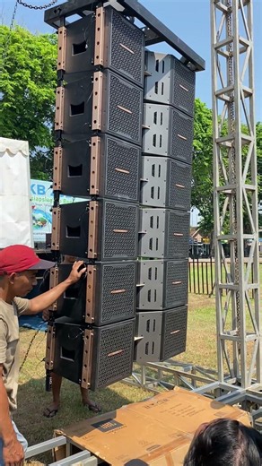 Line array 3 way by RHYME