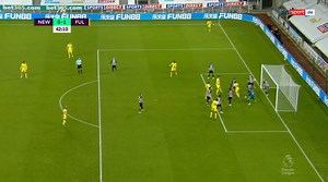 VIDEO: Doppelter Schmerz! Eigentor mit der Nase in der Premier League - Sky Sport Austria