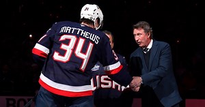Wayne Gretzky draws mixed reaction during appearance at 4 Nations Final