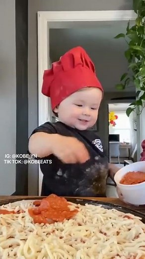 CHEF KOBE MAKES A DIY PIZZA!