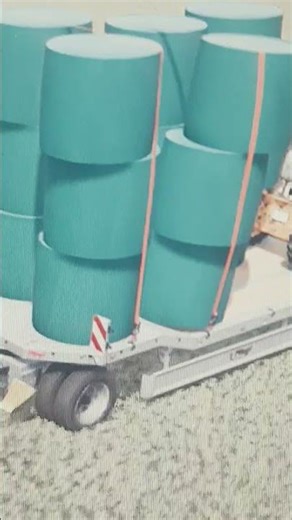 Ich transportiere silageballen im LS 25 #farming #newholland