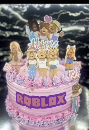 Pastel personalizado inspirado en Roblox para tu niña