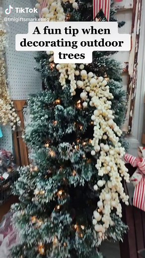 Creative Christmas Outdoor Tree Decoration Ideas