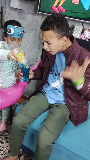 كبت العصير على رجلى وهدومى🫣😱#prank #shorts #funny #fypシ #comedy #طرائف #fun #عمر_ماتريكس