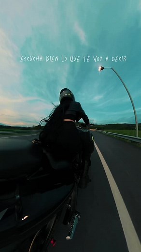 🦅✨ #bike #biker #bikerlife #bikergirl #bikerwoman #bikerwomen #bikerchick #bikerlifestyle #mujerenmoto #mujeresenmoto #parejasgoals #parejasbikers #bikergoals #yamaha #yamaha #fz1 #fz1000 #moteras #mujeresmoteras