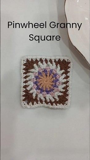 Pinwheel Granny square ! Day 62/100 days of crochet granny square challenge!