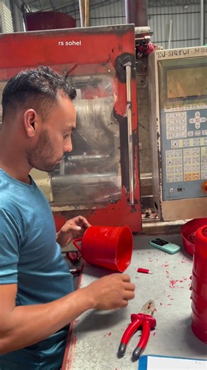 Amazing making a plastic hand pot