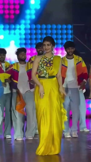 sreeleela 🔥🩵🤍 dance on viral vayyari song💃🤍🥵 #Sreelela #viralvayyari