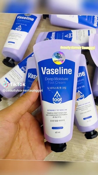 Vaseline Deep Moisture Foot Cream (60mL) ✅ခြေ​ဖနောင့်ကွဲ၊ခြေထောက်အသာမာတက်တာတွေကိုထိထိရောက်ရောပ်သက်သာစေတဲ့ Foot Cream လေး💕💕 ✅ခြေထောက်အသားရေလေးကို ဖြူဝင်းပြီးSmooth and hydrated ဖြစ်စေလို့ လူကြိုက်များတာလေးပါ💞💞 ➡️➡️ခြေထောက်တင်မက ဒူး၊တံတောင်ဆစ်တို့ကိုလဲ ဖြူဝင်းလာအောင်သူလေးကိုသုံးပေးလို့ရပါတယ်ရှင့်🥰 Beauty Korner Taunggyi အခန်း(၁)၊ အရှေ့မြို့ပတ်လမ်း၊ ထွေအုပ်တိုက်တန်း၊ အ.ထ.က(၁) အနီး၊ သစ်တောရပ်ကွက်၊ တောင်ကြီးမြို့။ Q2JQ FW Taunggyi https://t.me/beautykornertaunggyi https://www.tiktok.com/@beautyk