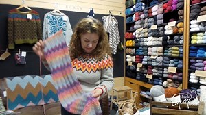 Sara is knitting a stunning scarf in Stylecraft Yarns Head Over Heels Allstars. The pattern is called Zick Zack by Christy Kamm and is a free pattern available on Ravlery. Shades used are 'Red Pots' and 'Splash'. Find the yarn here - https://goo.gl/3zdBF5 Zick Zack Pattern - https://goo.gl/vDaALg | Black Sheep Wools