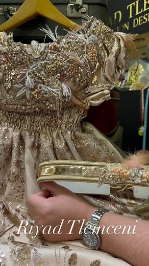 9.4K views · 314 reactions | هاد الفيديو لي حبوه كامل تلمسانيين  شوفلي ديك الهمة و شوف ديك النسمة نتاع #بلوزة_الزعيم_التلمسانية ، من عند المصمم العالمي رياض تلمساني ❤️ | Tlemcen history and culture | Facebook