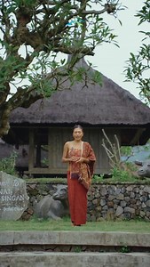 Today #exoticinsight we coming to the oldest village in Bali. They keep the traditions alive for thousand years. The building stay the same model, the culture still be practiced. The way of live also still strictly to the customary order. The ceremony and festival keep being done. This what make Tenganan Village, to be a unique destination in East Bali you cannot missed. Pandan war and Gringsing fabrics to be the oneness things that you can only found in this village. Follow for more exotic insi
