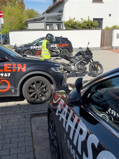 🚗🛵🚜🚌🚛 Auto, Motorrad, LKW, Traktor oder Bus? Egal, was dich bewegt – wir bilden dich aus. Fahrschule Klein = alle Klassen, alles drin. Du willst 2026 durchstarten? Dann jetzt anmelden! 🧡 📍 Dieburg | 📍 Groß-Umstadt | 📍 Eppertshausen | 📍 Schaafheim 📞 06071 / 827 967 | 📩 info@fahrschule-klein.de #FahrschuleAllerKlassen #FahrschuleKlein #MissionFührerschein #JetztAnmelden #Führerschein2026 #Traktor #LKW #Motorrad #Bus