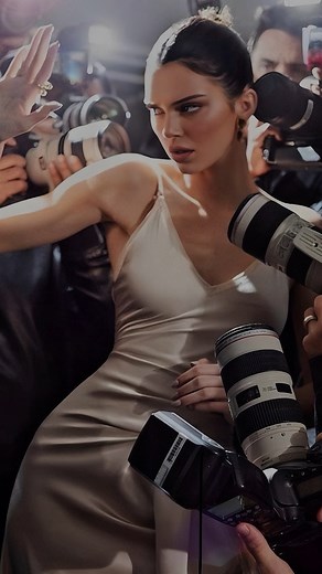 Runway Tape - Fashion & Models on Instagram: "Model goals 😌 On @runwaytape #fashion #runway #beauty"