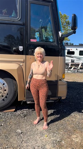 🚌 BUS TOUR on a simple Sunday afternoon✨ Since I film my videos for reels and YouTube in my bus home, I thought it was time for you to come over and see my house. It’s been a year since we moved out of our first bus Blue Betty and into our new bus, Daisy. This month of February we will have been living on the road in a bus for SIX YEARS 😳 time sure does fly when you’re having fun! We picked Daisy up from the builder and it was about 50% completed and as of today, we’ve gotten her to about 98% 