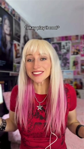 its 2006 and ur crush just logged into AIM at the same time as you… 👀🖤 #myspace #emo #poppunk