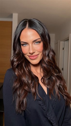 Jessica Lowndes on Instagram: "I’m posting this hair tutorial as much for me as I am for you 🤣😂 A little BTS from my new music video shoot! Three different ways to wave using a straightener: ✨ Up & down crimp ✨ S-wave ✨ Bumblebee curl 🐝 alternating directions"