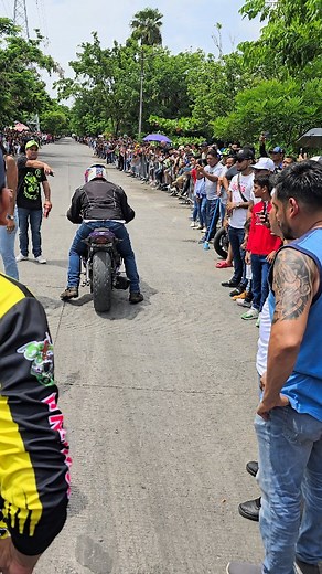 Suzuki Gsxr600 Vs Yamaha r6 #suzukigsxr600 #r6r #bikers #destacar #seguidores #alcorte #altocilindraje #motosdeportivas #fyp #reelsvirales #arrancones #todos #corredores #cuartodemilla #tendencia | Irving Jácome