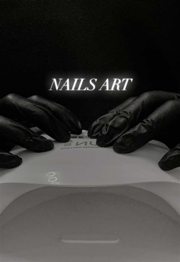 Couleurs vibrantes, 3D chromé sculpté à la main. Une manucure qui attire tous les regards😌 Osez la qualité chez THE BEAUTY LOUNGE 📍138 Cours Lafayette, Lyon3 💻RDV sur PLANITY ( lien en bio) #nailart #details #3D #lyon #pourtoi