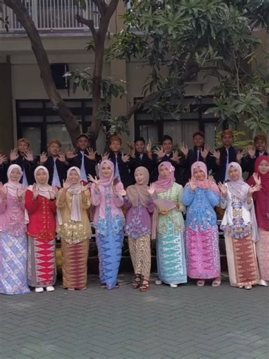 yearbook🤜🏻👀 #yearbook #encim #fyp