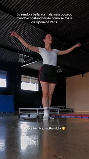 Dora on Instagram: "Gente, cês contaram mais de um giro também? 😭🥹 #ballet #trend #ballerina #dance"