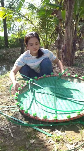 Recycle Plastic Straps into a Useful Woven Mat