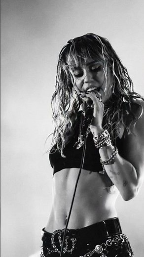 Miley Cyrus’s live performance of Heart of Glass at the iHeartRadio Music Festival. #mileycyruscover