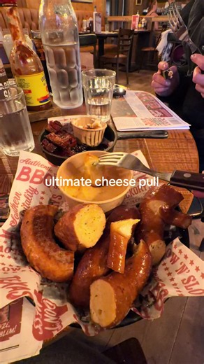 Hickory’s Smokehouse Ultimate Cheese Pull