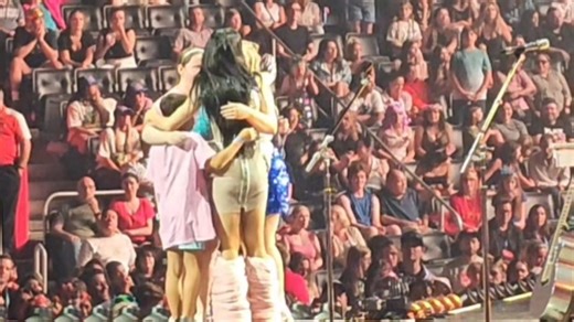 Katy Perry consoles young fans, says prayer, after girl faints onstage