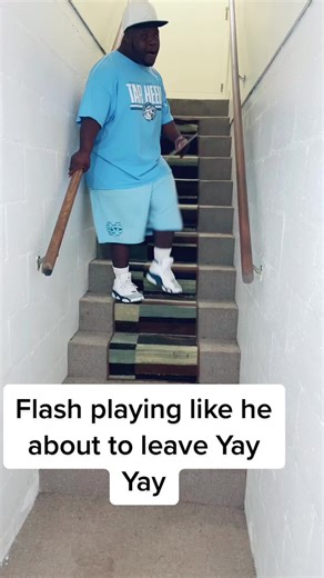 Flash Trying to Leave - Funny Comedy Skit