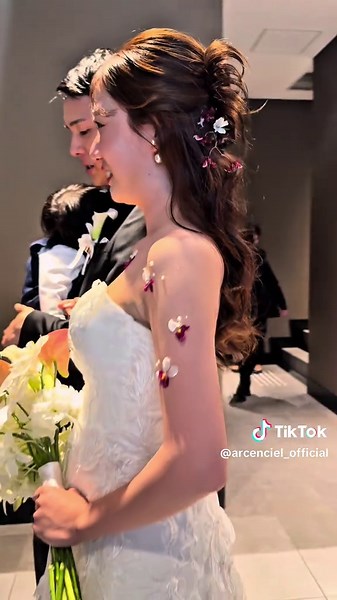 花嫁様の魅力的なウェディングヘアスタイル