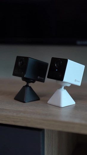 Capture the Fun, Stay Connected! 🎥💬 What happens when you're not around? With the EZVIZ CB2, you can find out! This palm-sized camera lets you keep an eye on things, whether you're at home or away. Place it anywhere, from the fridge to the front door, and enjoy the peace of mind that comes with knowing what’s happening at home. And when you get that smart notification, you might even catch some unexpected, fun moments—like an impromptu dance in the kitchen! 🔘 Compact, Palm-Sized Design 🔘 Bat