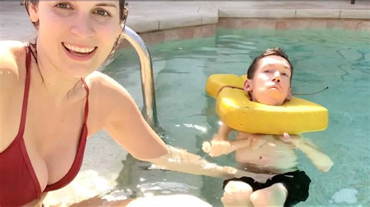 Shane Walks In The Pool! / Squirmy and Grubs