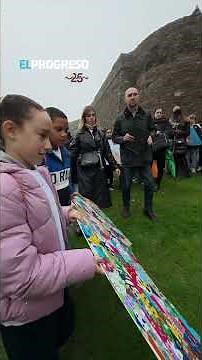 Los colegios celebran con un gran puzzle el 25º aniversario de la muralla como Bien Mundial