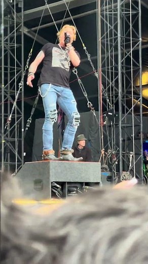 ⚡🔥 Guns N’ Roses Axl Rose years weighed roar outweighed #gunsnroses