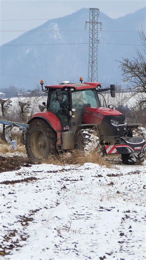 Zimná orba s traktorom Case IH Puma 200 cvx a s pluhom Lemken