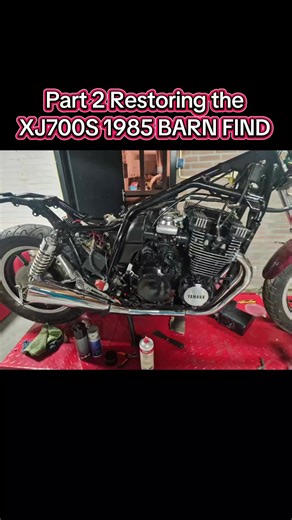PART 2 RESTORING the classic XJ700S Maxim BARN FIND! After starting the bike, maintenance is executed professionally. What has been done: - New Oil Filter - New Oil 10W40 - New Spark Plugs - 3D printed the Fuelfilter (ABSx, do not recommend, see Part 3) - OEM paint the fenders, due to rust damage. - Tank painted by Zaal Autoschade B.V. and they did a really great job) - Found the OEM stickers from 1985! so really lucky find! - White Wall Tires check out for part 3! #yamaha #CLASSIC #restoration 
