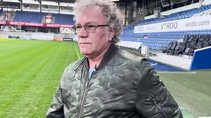 🎶 "Så der mål til Randers FC!!!" 🎶 Du kender formentlig den legendariske målsang, men kender du historien bag? Vi har taget en snak med manden bag sangen, Peter Wildmand, og han fortæller her i videoen historien om sangen, som vi hørte hele 6 gange sidst, vi spillede på hjemmebane ⚽💙 Hører vi målsangen igen i aften? Der er kampstart mod OB kl. 19.00 på Cepheus Park Randers. Køb billetter til kampen her: https://billet.randersfc.dk/ | Randers FC
