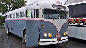 This Vintage GM Coach Bus Is A Retro RV With A Mini Hot Tub - Jalopnik