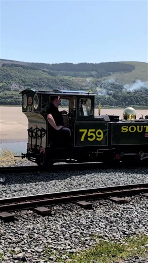 🚂 Yeo Runs Round at Barmouth Ferry #railway #trains #shorts