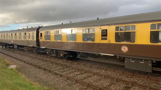5029 Nunney Castle heads an up train into Blue Anchor station in a welcome moment of late afternoon sun…. | Blue Anchor Station - news and needs.