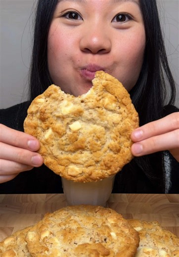Delicious White Chocolate Chip Cookies Mukbang