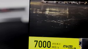 雷克沙P960 PCIe 4.0固态硬盘，读取高达7300MB/s，安装游戏秒加载，办公文件瞬间打开，提升电脑流畅度体验。