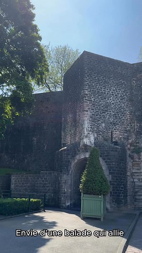 #remparts 🛡️ Les remparts de Boulogne-sur-Mer sont bien plus que de simples vestiges : ce sont les témoins majestueux de plusieurs siècles d’histoire 🏰 En parcourant cet ensemble fortifié parmi les mieux conservés de France, on suit les traces des rois, des soldats… et de tous ceux qui aiment flâner le long de ces pierres chargées de mémoire 🎥Découvrez cette balade unique au cœur d’un patrimoine vivant ! | Ville de Boulogne-sur-Mer